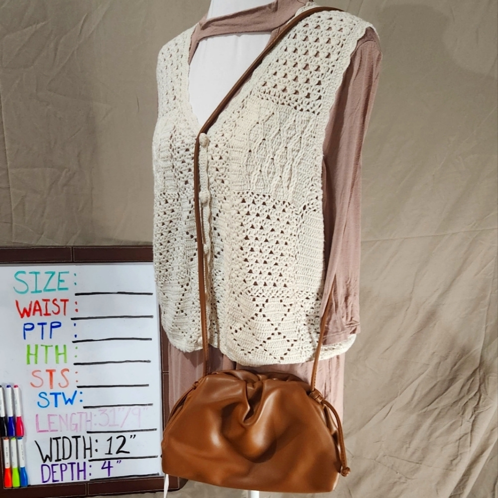 Vegan leather NWT Catmicoo tan padded cloud/dumpling cross body snap closure bag